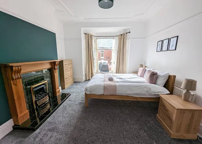 Modern And Homely 3 Bedroom For Bigger Groups