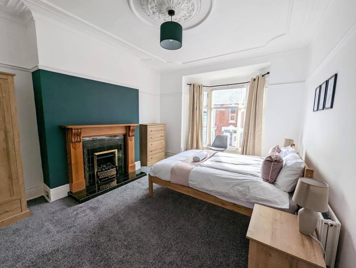 Modern And Homely 3 Bedroom For Bigger Groups *